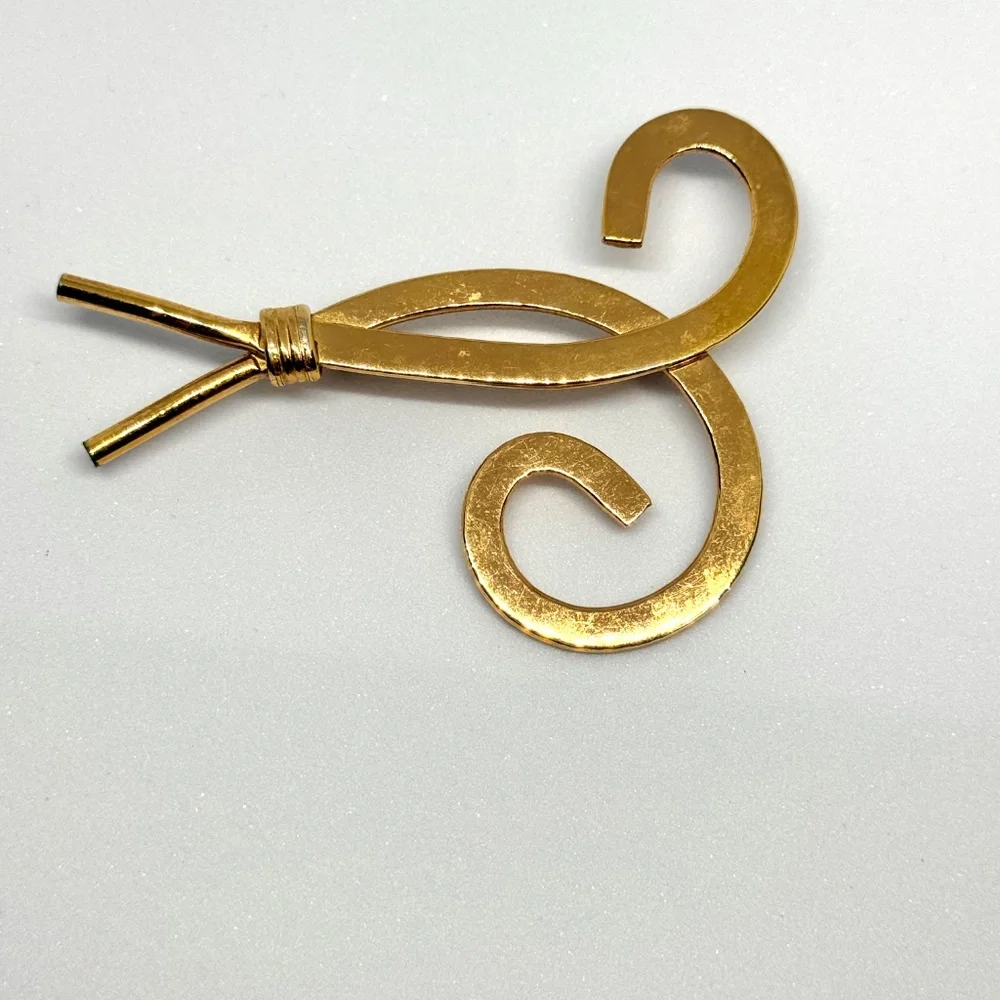 Gold Metal‎ Brooch